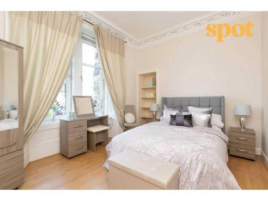 Spacious Ground Floor-2Br-2Ba Apartment Edinburgh