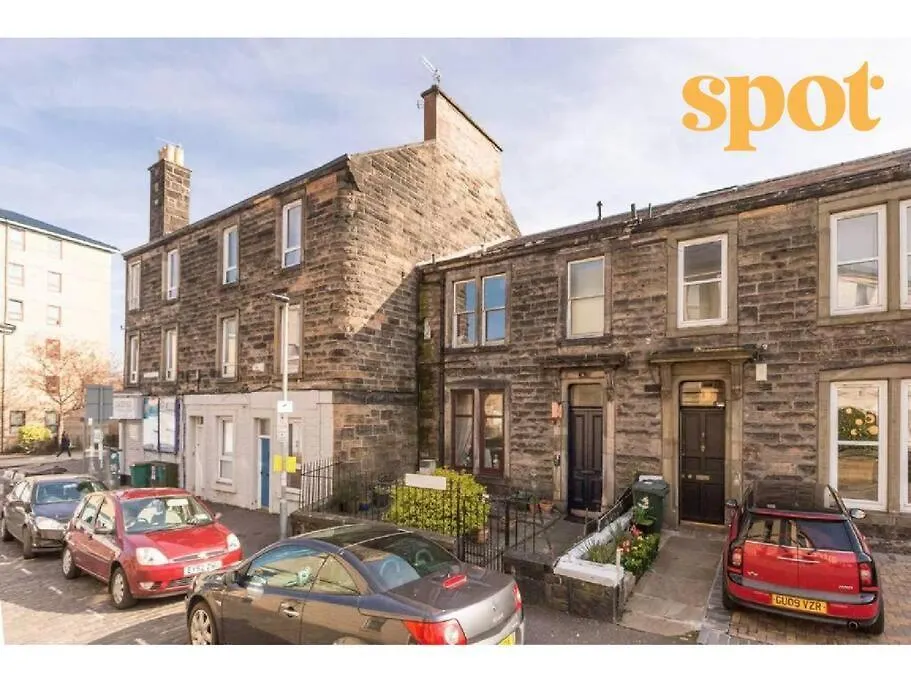 Spacious Ground Floor-2Br-2Ba Apartment Edinburgh 0*,  United Kingdom