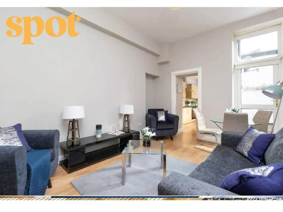 Spacious Ground Floor-2Br-2Ba Apartment Edinburgh
